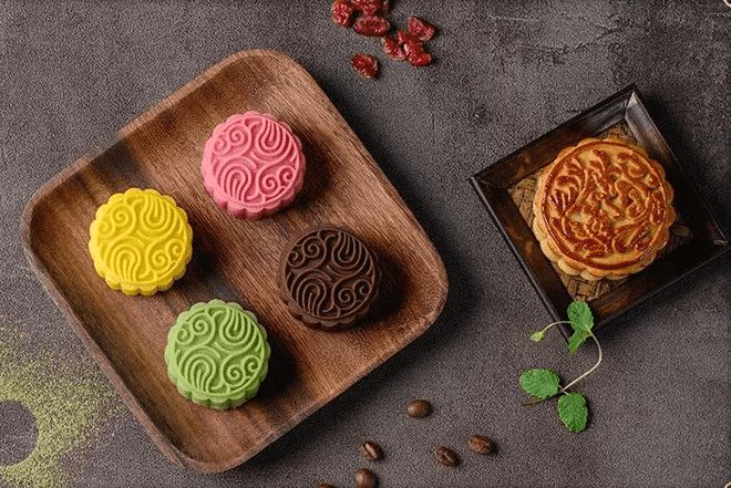 月餅全自動(dòng)刷蛋機(jī)，提高產(chǎn)品產(chǎn)量，提升產(chǎn)品檔次！